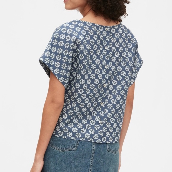 New without tags GAP Tie Front Print Top in Blue Floral - Picture 2 of 3